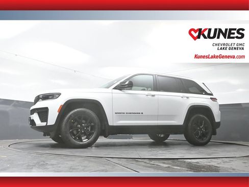 Used 2026 Jeep Grand Cherokee Altitude AWD/4WD image 46