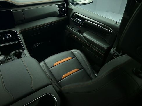 Used 2024 GMC Sierra 1500 AT4 w/ Technology Package image 16