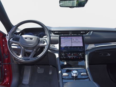Used 2025 Jeep Grand Cherokee L Overland w/ Advanced Protech Group III AWD/4WD image 35