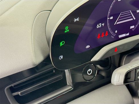 Used 2024 Porsche Taycan image 14