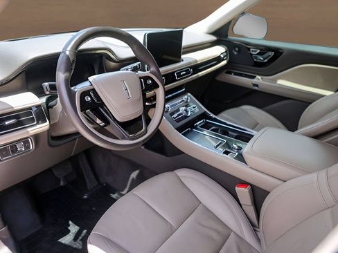Used 2023 Lincoln Aviator Reserve w/ Equipment Group 201A AWD/4WD image 9