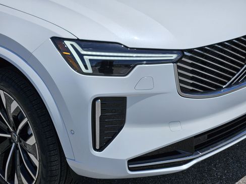 New 2026 Volvo XC90 B6 Plus w/ Protection Package Premier image 9