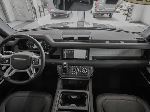 Used 2023 Land Rover Defender 110 SE AWD/4WD image 8