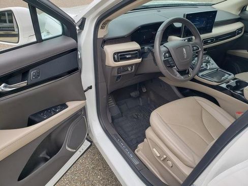 Used 2022 Lincoln Nautilus Reserve image 10