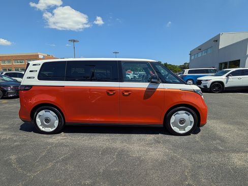 Used 2025 Volkswagen ID. Buzz Pro S Plus RWD image 2
