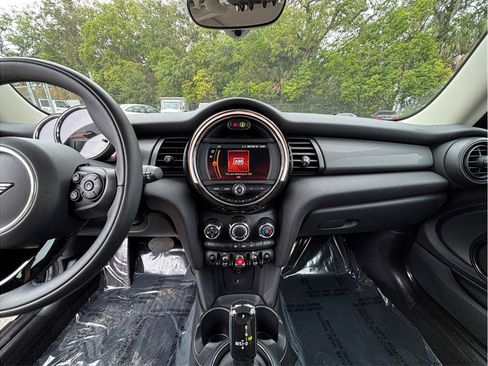 Used 2021 MINI Cooper 2-Door Hardtop FWD image 11