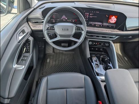 Certified 2025 Audi Q5 Premium AWD/4WD image 9