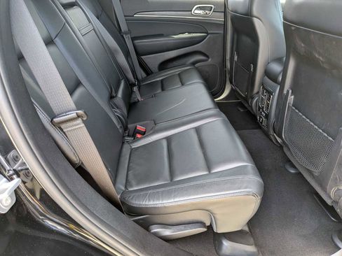 Used 2019 Jeep Grand Cherokee Limited AWD/4WD image 17