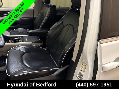Used 2023 Chrysler Pacifica Limited FWD image 15
