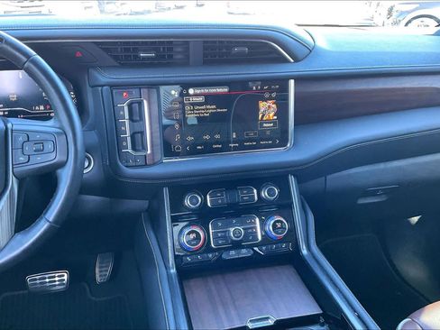 Used 2023 GMC Yukon Denali Ultimate image 7