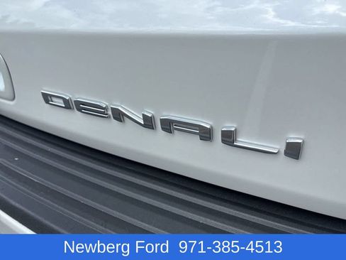 Used 2024 GMC Yukon XL Denali Ultimate AWD/4WD image 12