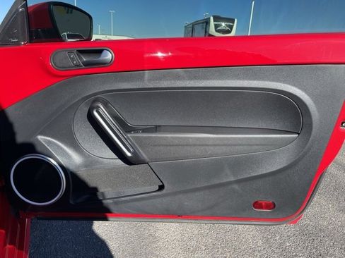 Used 2019 Volkswagen Beetle 2.0T SE image 13