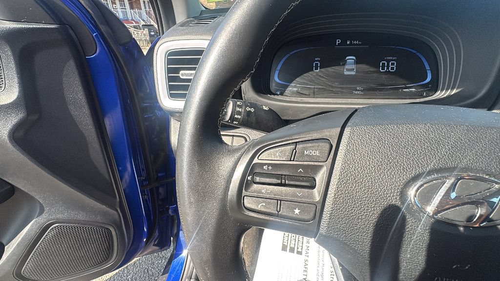 Used 2025 Hyundai Venue Limited FWD image 16