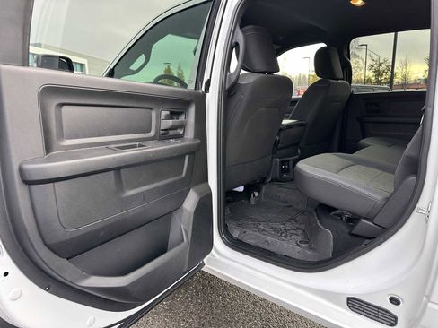 Used 2024 RAM 2500 Tradesman w/ Chrome Appearance Group image 16