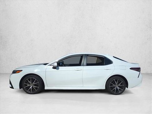 Used 2023 Toyota Camry SE image 8