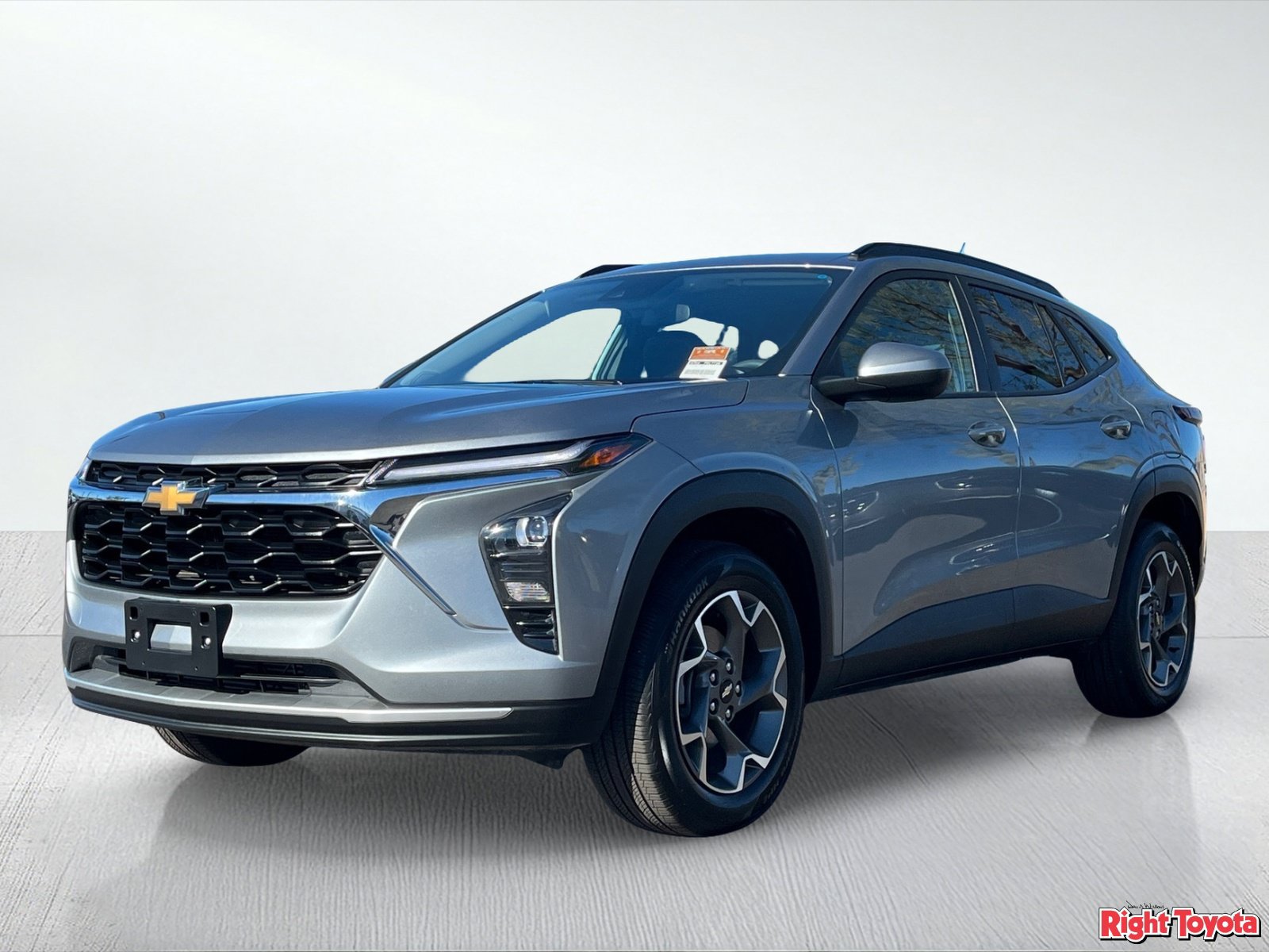 Used 2026 Chevrolet Trax LT FWD image 2
