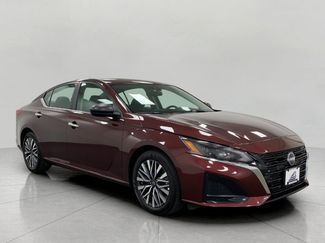 Used 2025 Nissan Altima 2.5 SV FWD video 1