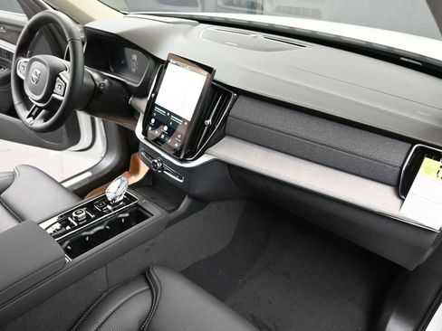 New 2026 Volvo XC90 B6 Ultra w/ Protection Package Premier AWD/4WD image 13