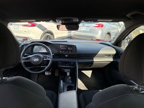 Used 2025 Hyundai Elantra Sport image 12