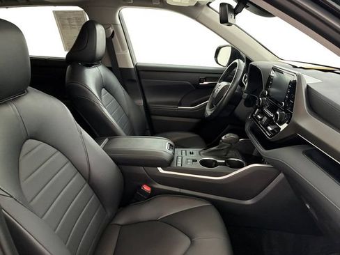 Used 2022 Toyota Highlander XLE AWD/4WD image 14