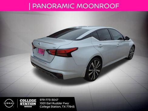 Certified 2021 Nissan Altima 2.5 SR w/ SR Premium Package image 4