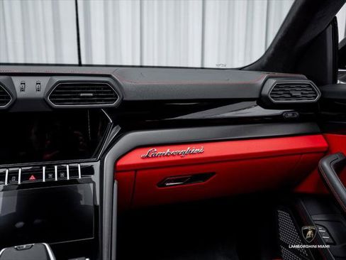 Used 2022 Lamborghini Urus AWD/4WD image 39