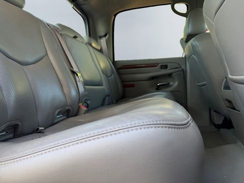 Used 2004 Cadillac Escalade EXT AWD/4WD image 13