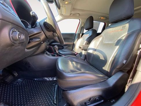 Used 2018 Jeep Compass Trailhawk w/ Leather Interior Group AWD/4WD image 9