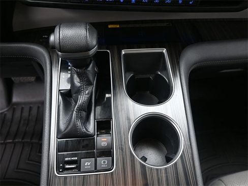 Used 2021 Toyota Sienna Limited image 3