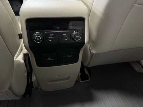 Used 2023 GMC Acadia Denali w/ Denali Ultimate Package AWD/4WD image 15
