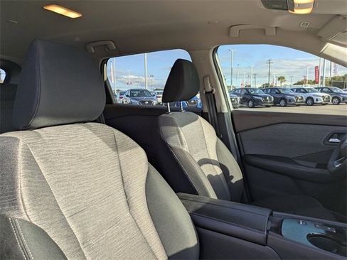 Used 2023 Nissan Rogue SV image 33