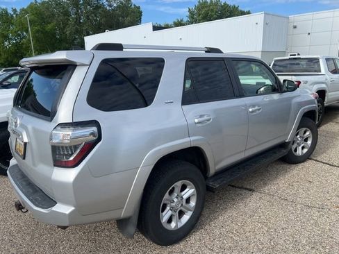 Used 2020 Toyota 4Runner SR5 AWD/4WD image 3