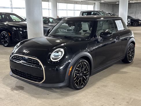 Used 2025 MINI Cooper 2-Door Hardtop FWD image 4