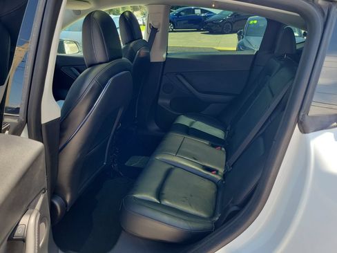 Used 2022 Tesla Model Y Long Range AWD/4WD image 9