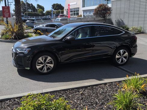 Used 2024 Audi Q8 e-tron Premium Plus w/ Premium Plus Package AWD/4WD image 9