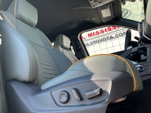 New 2025 Toyota Tacoma Trailhunter image 31