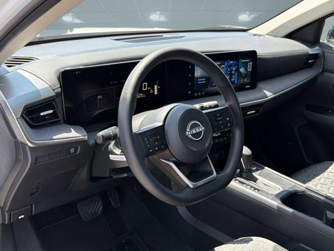 Used 2026 Nissan Kicks SV FWD image 4