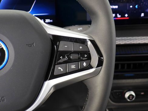 Used 2025 BMW i4 eDrive40 image 28