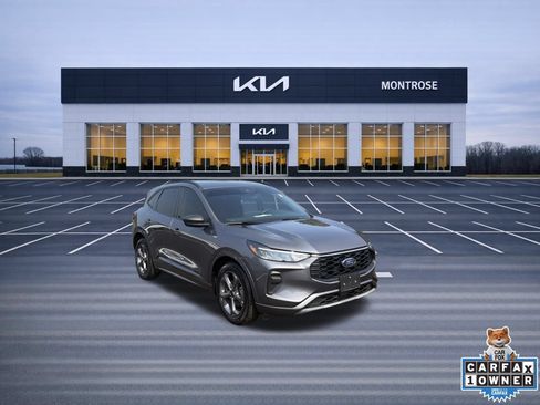 Used 2023 Ford Escape ST-Line w/ Tech Pack #1 FWD image 3