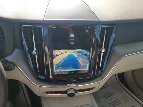 Used 2024 Volvo XC60 B5 Core image 27