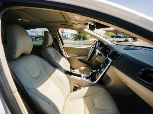 Used 2016 Volvo S60 T5 Premier w/ Convenience Package image 16