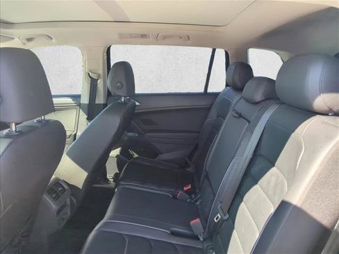 Used 2019 Volkswagen Tiguan SEL Premium w/ 3rd Row Seat Package AWD/4WD image 17