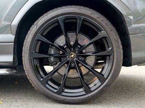 Used 2019 Lamborghini Urus Base image 14