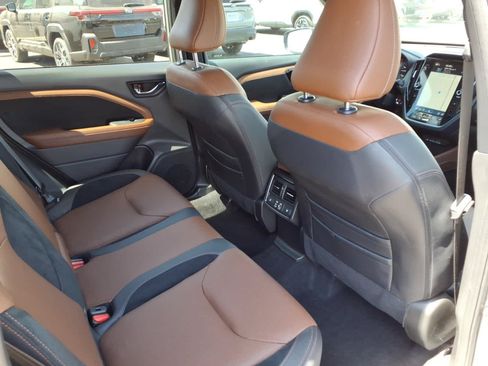Used 2025 Subaru Forester Touring w/ Popular Package - Touring AWD/4WD image 19