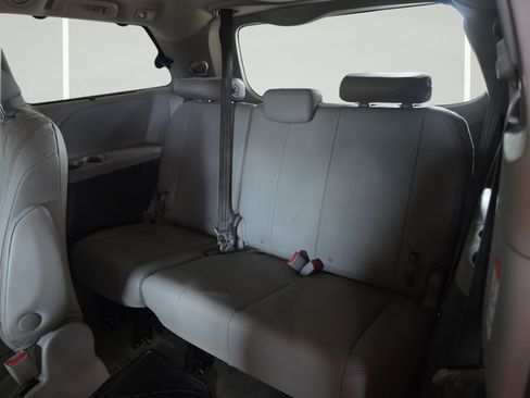 Used 2017 Toyota Sienna XLE Premium AWD/4WD image 26