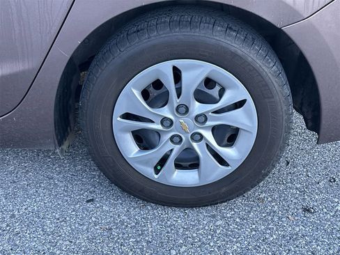 Used 2019 Chevrolet Cruze LS image 12
