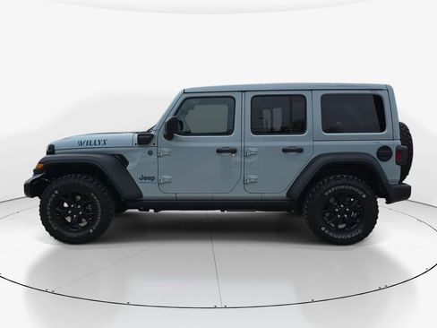 Used 2023 Jeep Wrangler Unlimited w/ Sun & Screen Package image 8