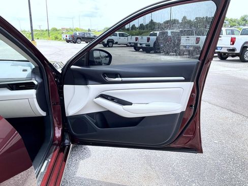 Used 2024 Nissan Altima 2.5 SL FWD image 16