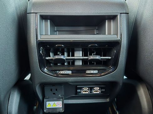 New 2025 Jeep Grand Cherokee Altitude image 27