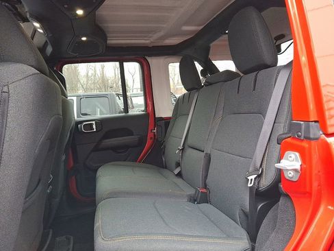 Certified 2025 Jeep Wrangler Unlimited Sahara image 10